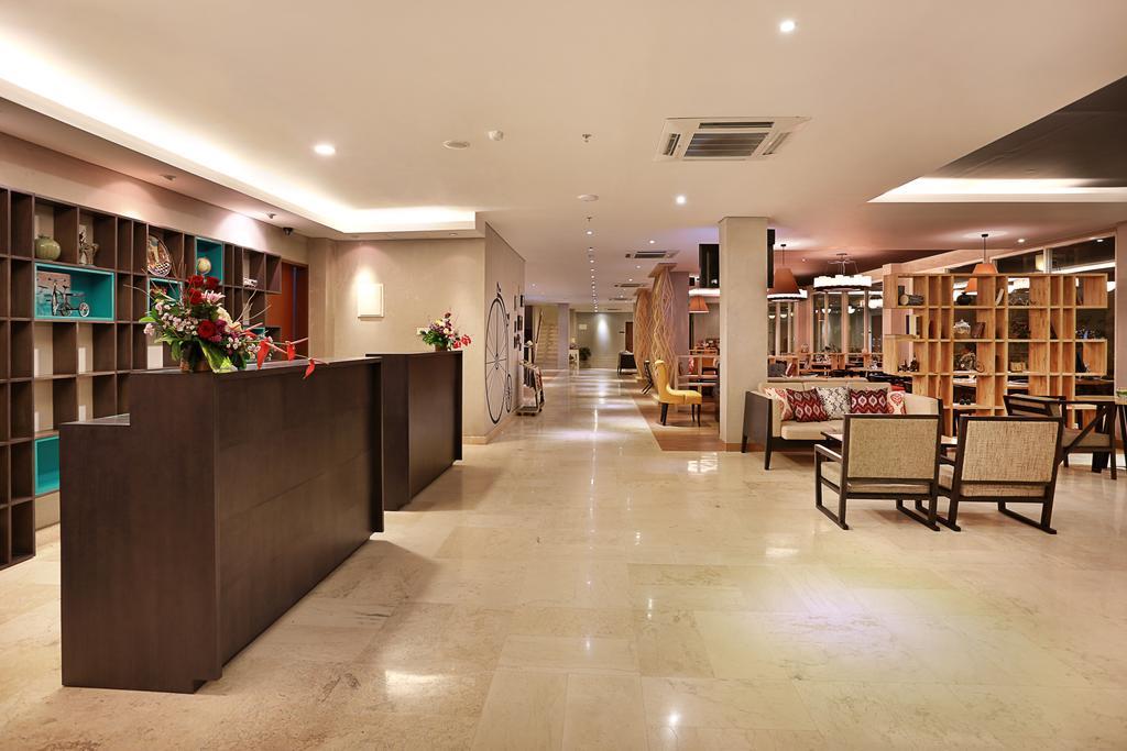Hotel Golden Tulip Essential Denpasar Exterior foto