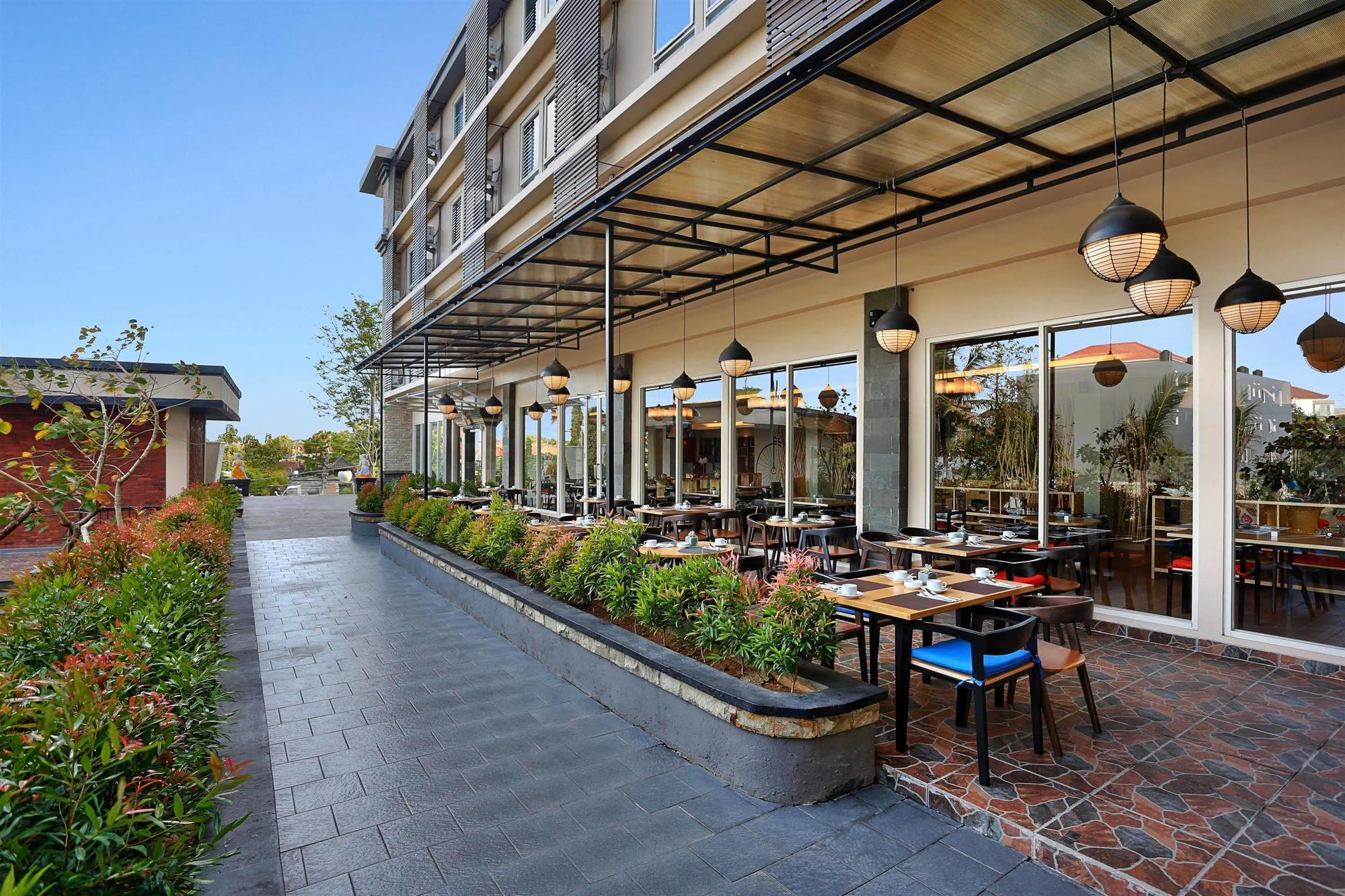 Hotel Golden Tulip Essential Denpasar Exterior foto