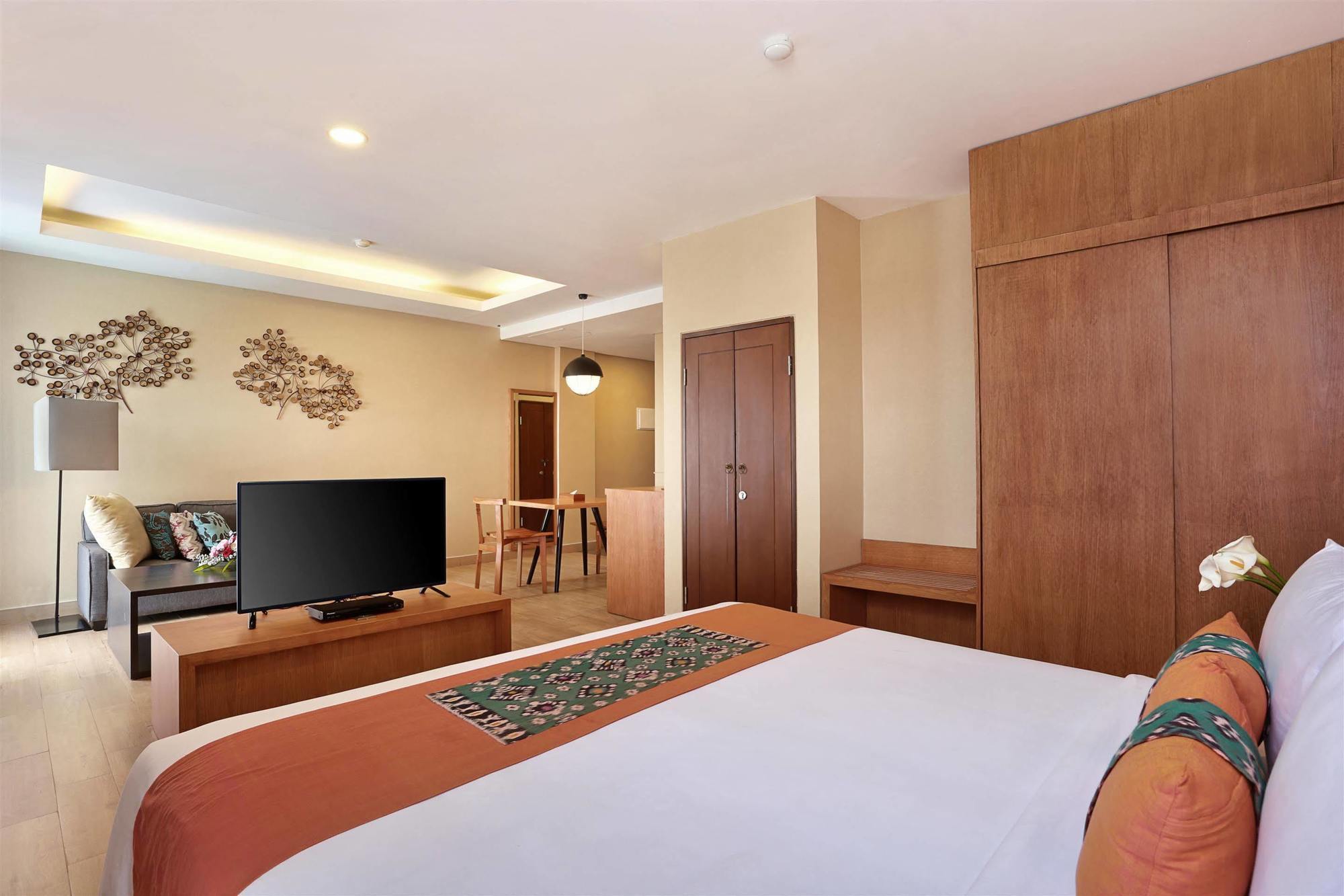 Hotel Golden Tulip Essential Denpasar Exterior foto